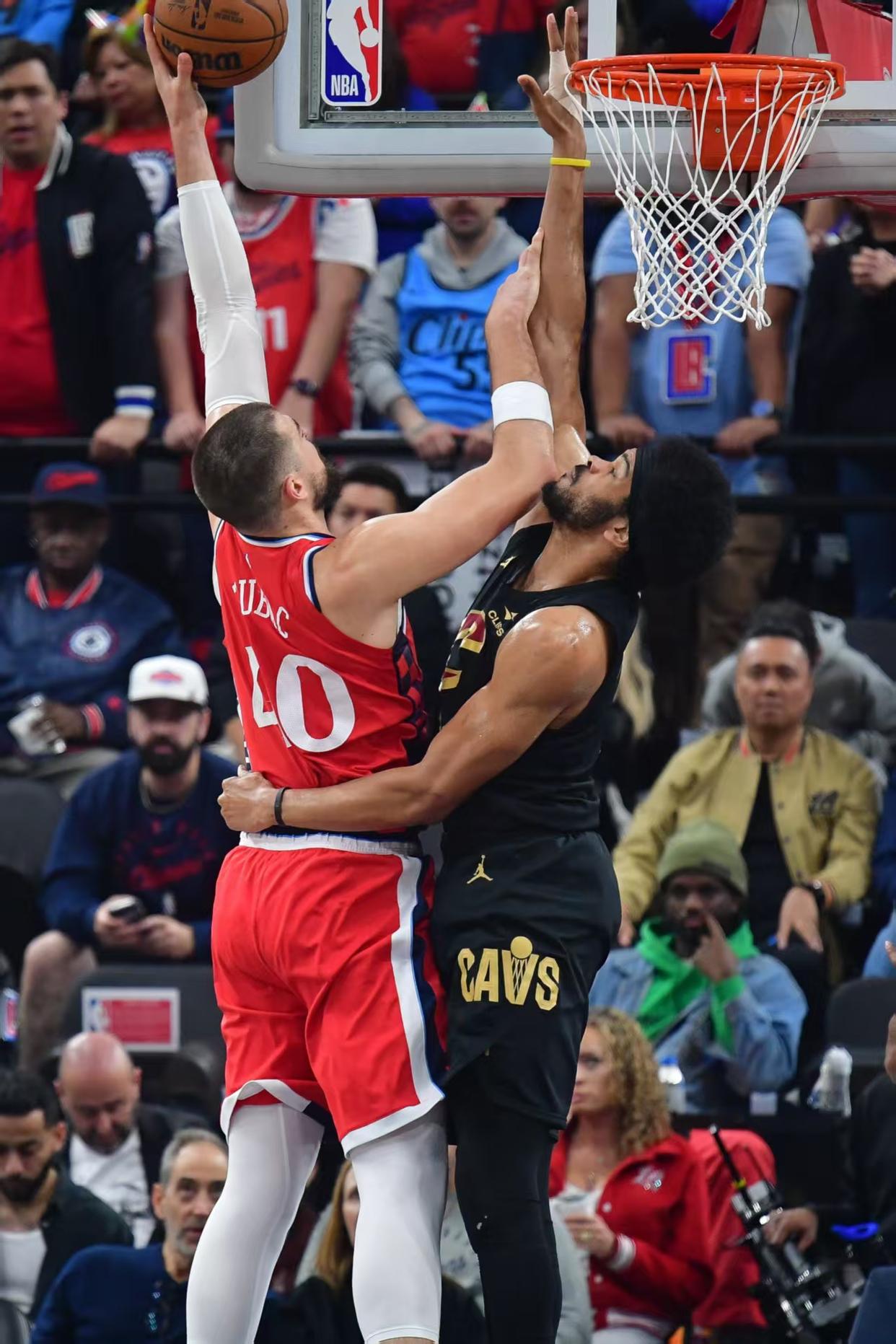 德约科维奇连续十二场比赛得分超过重要助攻，快船不断突破！